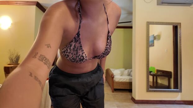 Ameliecara01