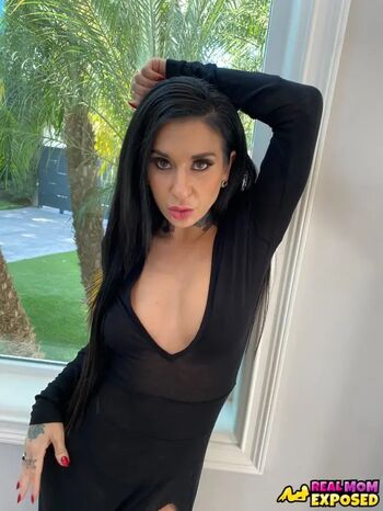 Joanna Kisses
