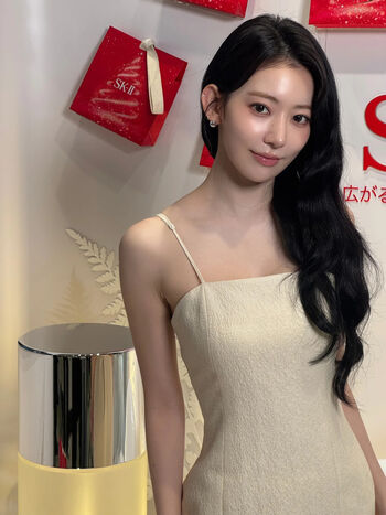 Sakura Miyawaki 宮脇 咲良